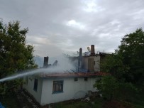 Çankırı'da Yangın, İki Ev Kullanılamaz Hale Geldi