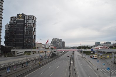 İstanbul Bayramın İkinci Gününde De Sessizliğini Koruyor