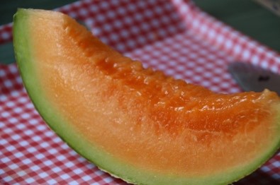 Japonya'da 2 Yubari Kavunu 7 Bin 500 Liraya Satıldı