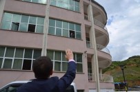 Korona Hastası Başkan Ziyaretçilerini Pencereden Selamladı