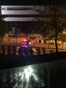 Sancaktepe'de Korkutan Kaza; Polis Aracı Yan Yattı