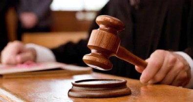 Yargıtay'dan tarihi karar: Boşanmış kadın çocuğuna soyadını verebilecek