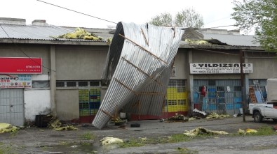 Ardahan'da Fırtına Çatıları Uçurdu, Ağaçları Devirdi