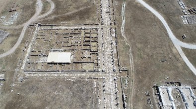 Asırlar Önce Kurulan Laodikya Antik Kenti'nin Gün Yüzüne Çıkarılması Asırlar Sürecek