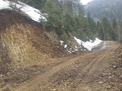 Koru Yaylası Yolunda Yol Genişletme Ve Onarım Çalışmaları