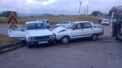 Balıkesir'de Trafik Kazası Açıklaması 1 Ölü, 2 Yaralı