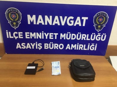 Park Halindeki Araçtan Hırsızlık Şüphelileri Yakalandı