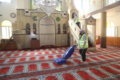 Yüreğir'de Camiler İbadete Hazır Yüreğir'de Camiler İbadete Hazır