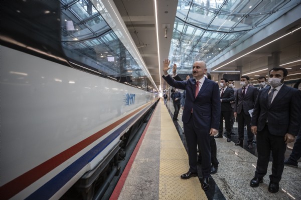 Koronavirüs sürecinde yeni adım! Yüksek Hızlı Tren seferleri yeniden başladı