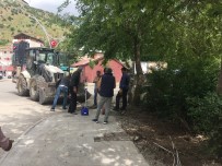 500 Yıllık Caminin Avlusunda Cuma Namazı Hazırlığı