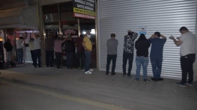 Gece Yarısı 'Kumar' Operasyonu Açıklaması 23 Kişi Çatı Arasında Yakalandı