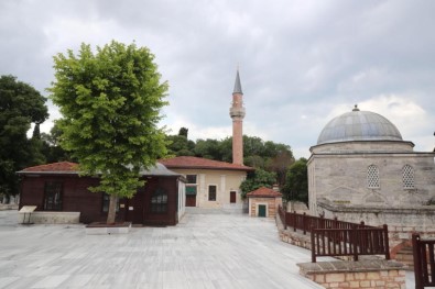 Zeytinburnu'nda Camiler Cuma Namazına Hazır