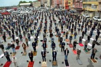 74 Gün Sonra İlk Cuma Namazı Otoparkta Kılındı