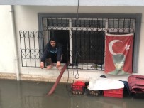 Ankara'da Bazı Ev Ve Depoları Su Bastı