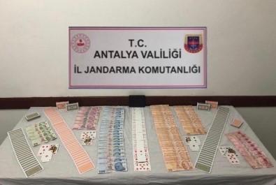 Antalya'da Kumar Oynayan 7 Şahsa 33 Bin Lira Ceza