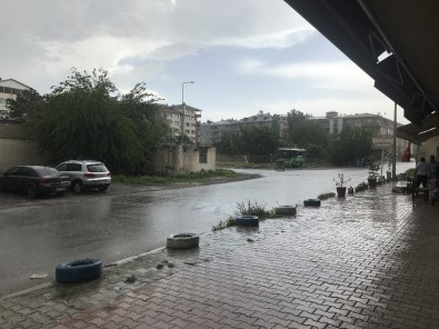Iğdır'da Kuvvetli Rüzgar, Fırtına Ve Yağmur Etkili Oldu