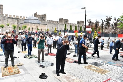 Kayseri Kalesi'nde Fethin Ruhuna Uygun Cuma Namazı