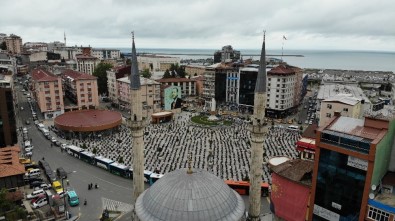 Rize Meydanı Bu Kez Cuma Namazını Kılmak İsteyenlerle Doldu Taştı