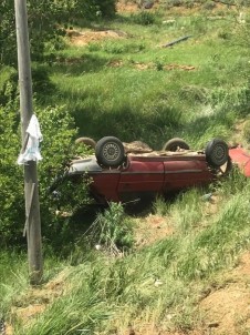Tufanbeyli'de Otomobil Şarampole Uçtu, Sürücü Yaralı Kurtuldu