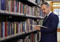 Bursa'da 3 Bin Kitap Hediye Edildi