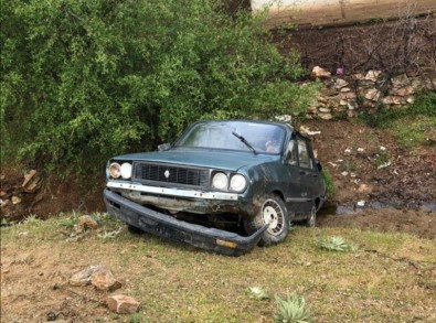 Manisa'da Otomobil Şarampole Yuvarlandı Açıklaması 1 Yaralı