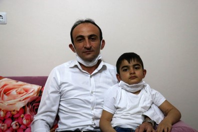 Oğlu İle Birlikte Virüsü Yenen Baba Açıklaması 'Öğrenince Dünya Başıma Yıkıldı'