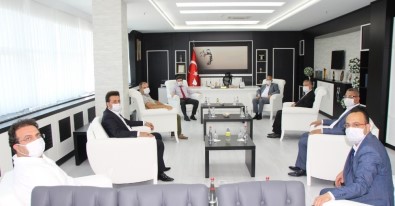 MHP İl Yönetimi Rektör  Karacoşkun'la Bir Araya Geldi