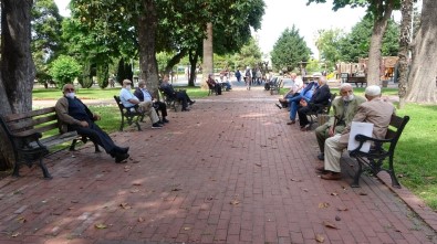 65 Yaş Üstü Vatandaşlar Parklara Akın Etti