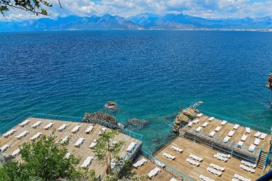 Antalya'da Plaj Ve Kafeler Açılıyor