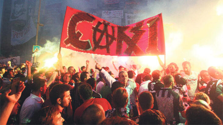 Beşiktaş'lı Çarşı grubu ABD’de sokağa indi!