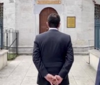 FATIH SULTAN MEHMET - Fatih Sultan Mehmet Han'ın türbesinde dikkat çeken bir kare daha!