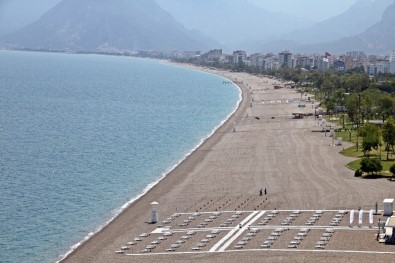 Hazırlıkların Tamamlandığı Dünyaca Ünlü Sahilde Yüzde 70 Doluluk Bekleniyor