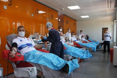 (Özel) 'Sarayburnu Fatihleri' Kızılay'a Kan Bağışında Bulundu