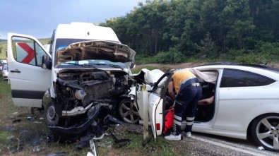 Tekirdağ'da Otomobil İle Minibüs Kafa Kafaya Çarpıştı Açıklaması 7 Yaralı