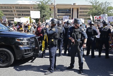 Teksas'ta Protestolar Nedeniyle OHAL İlan Edildi