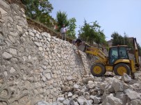 Yağışların Hasar Verdiği Duvar Yeniden Örüldü