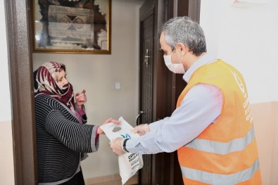 Çayırova'da 15 Günde Üretilen 300 Bin Maske Dağıtıldı