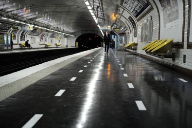 Fransa'da Korona Virüse Bağlı Ölümler 25 Bini Aştı