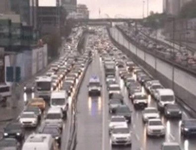 İstanbul'da uzun süre sonra bir ilk! Trafik yüzde 47'ye ulaştı