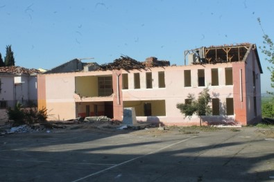 Manyas'ta Okul Binaları Yıkılıyor
