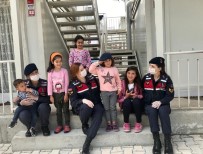 Mehmetçik'ten Depremzede Çocuklara Şefkat Haberi