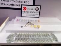 Esenyurt'te Durdurulan Otomobilde Sahte 9 Bin Dolar Ele Geçirildi