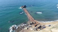 (Özel) Şile'de Karaya Oturan Gemi Parçalanarak Karaya Çıkartılıyor Haberi