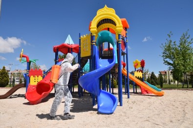 Selçuklu'da Çocuk Parkları Yeniden Dezenfekte Ediliyor