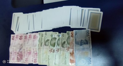 İstanbul'da Kumar Oynanan Kıraathanelere Operasyon