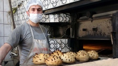 Vanlı fırıncı 'Covid-19' şeklinde ekmek pişirdi
