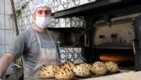 SOSYAL SORUMLULUK - Vanlı fırıncı 'Covid-19' şeklinde ekmek pişirdi
