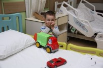 Hastanedeki Minik Fetih'in Çöp Kamyonu Aşkını Ümraniye Belediyesi Dindirdi