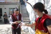 Kızılay Hafta Sonu Sokağa Çıkacak 65 Yaş Üstü Vatandaşlara Maske Dağıttı