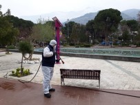 Yaşlılar İçin Parklar Ve Banklar Dezenfekte Edildi